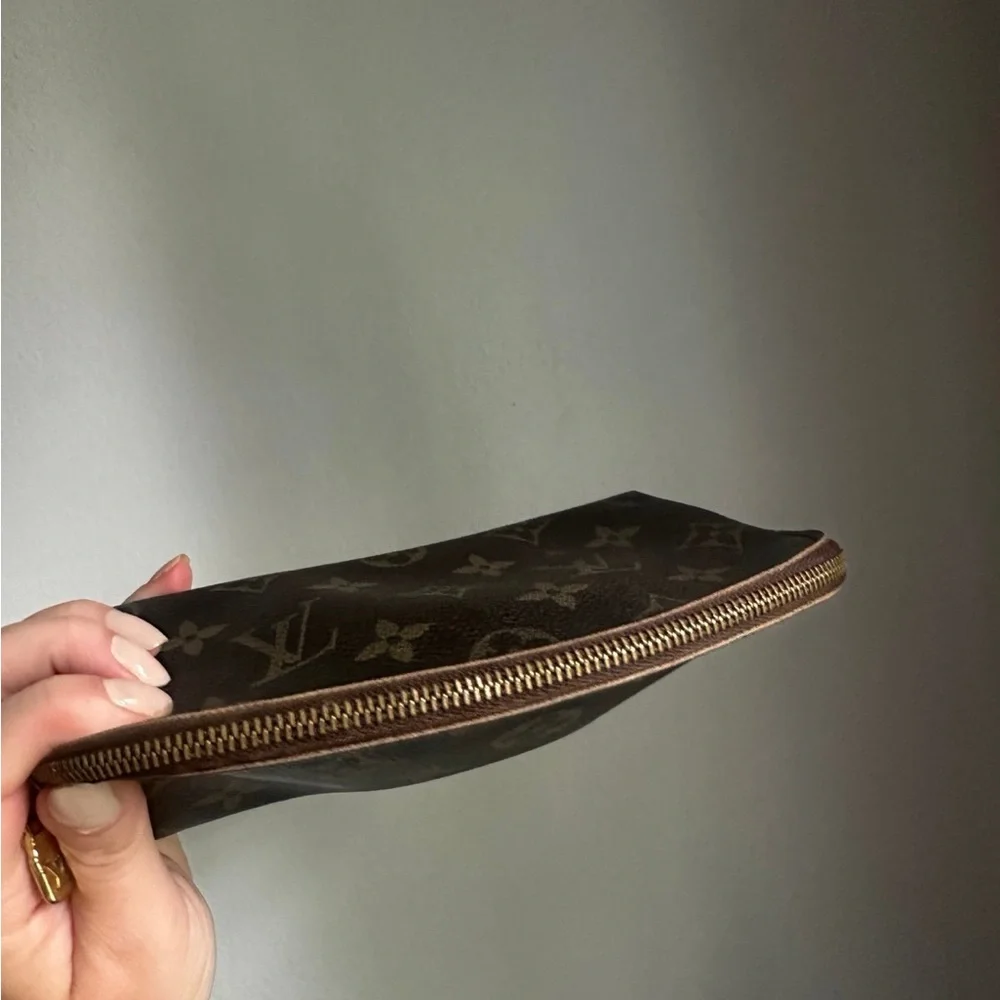 Louis Vuitton Cosmetic Pouch - Picture 6 of 9